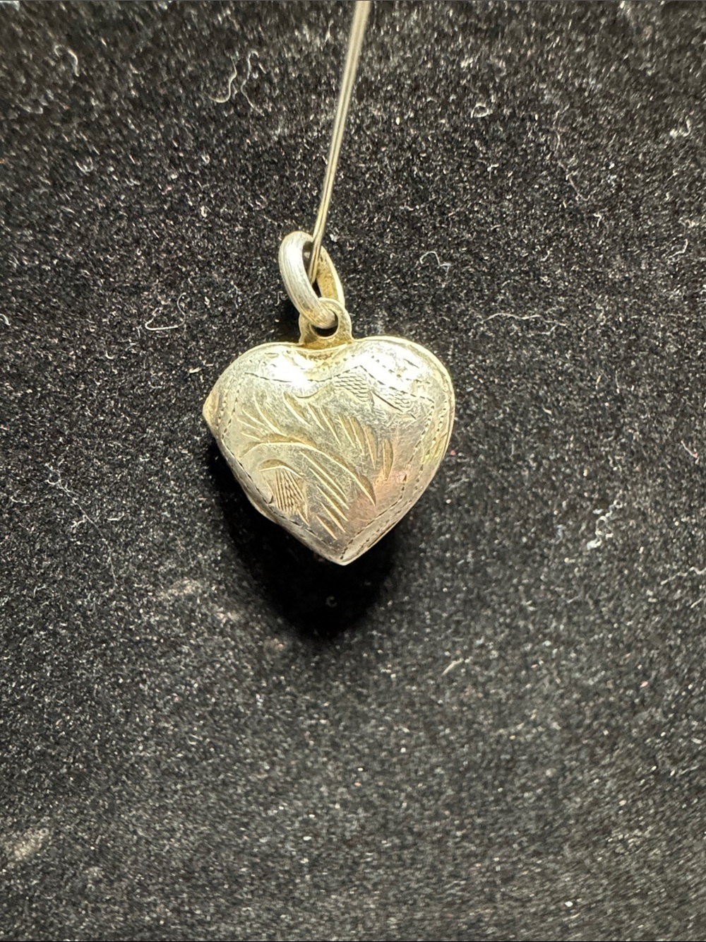VTG Engraved Silver Heart Locket Pendant Necklace - Classic Heart Charm